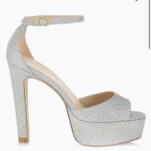 These shoes are gorgeous. The photos do not do them justice.